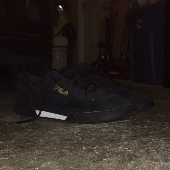 Selling a size 12 Fila black suede shoes - Picture 2 of 2